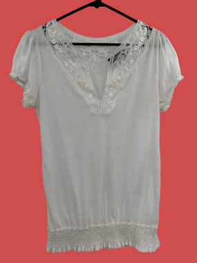 Women's Lace Trim Cream Top Size M Rrgency
